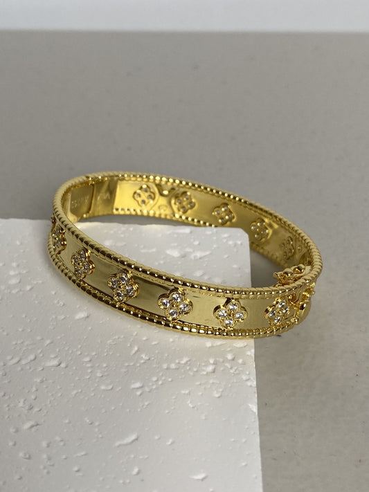 Elegant bracelet in 925 sterling silver with 18K gold plating – close-up