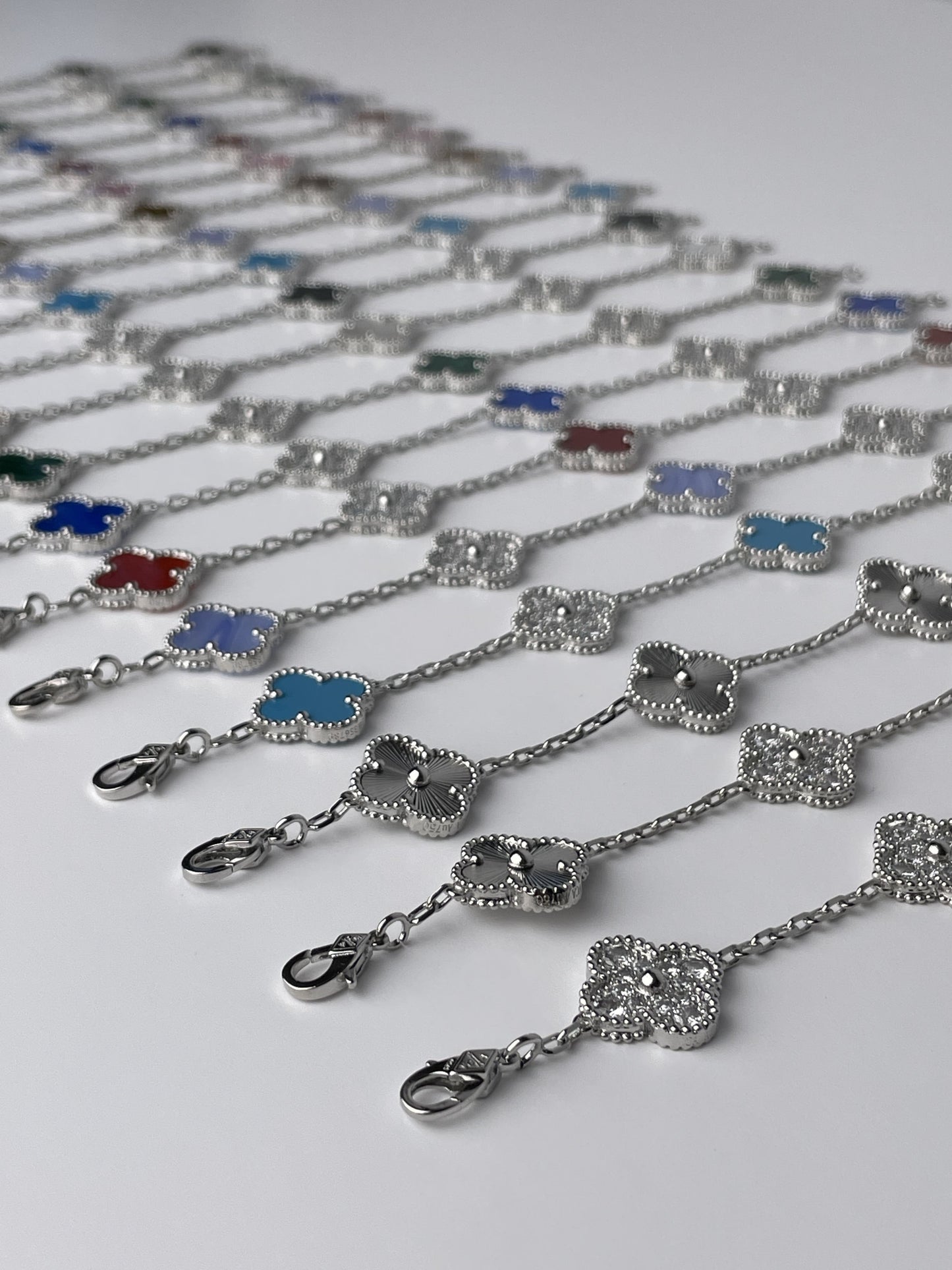 Luxury bracelet with clover motif, 18 cm length