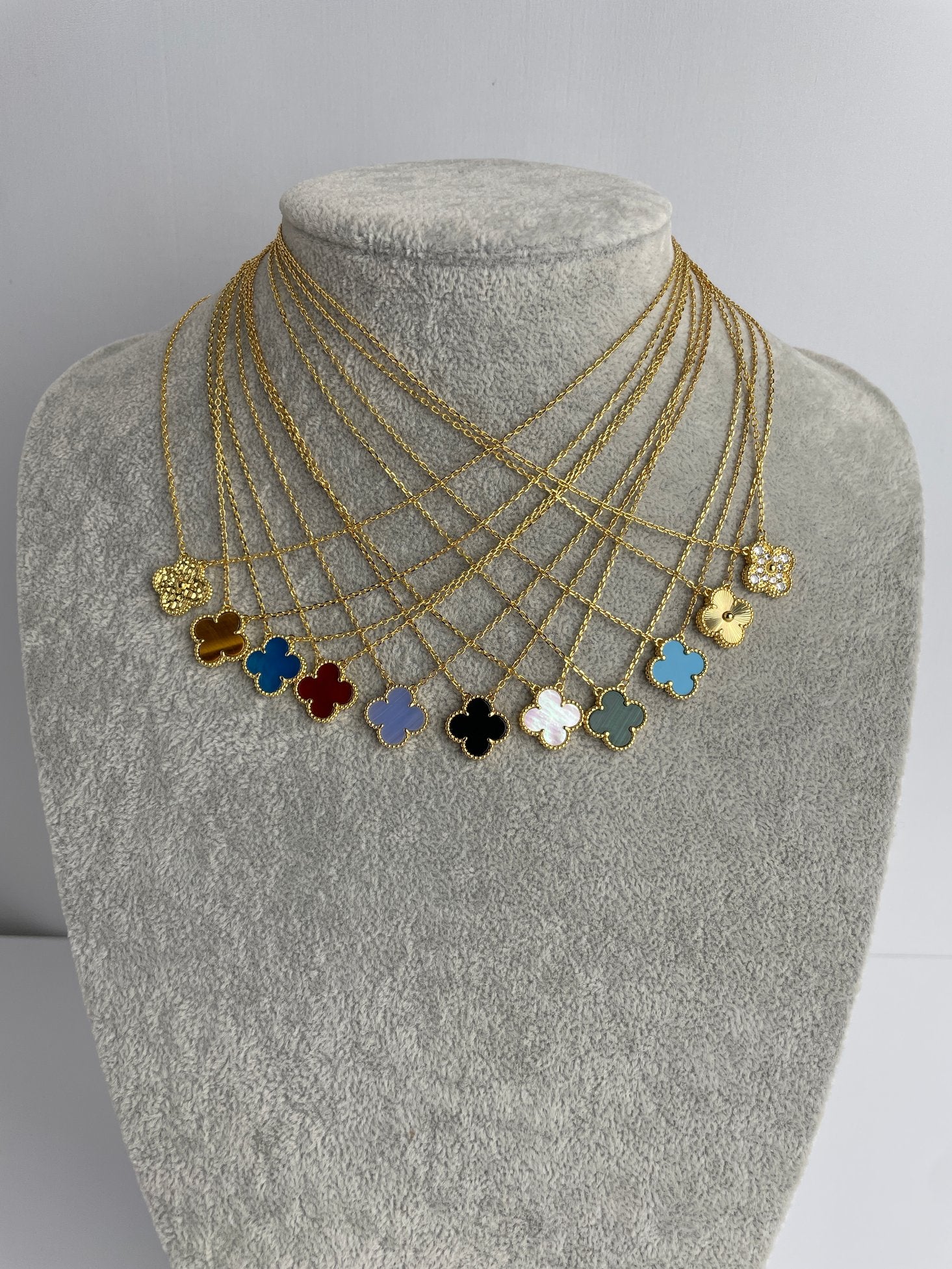 Clover pendant necklace 18K yellow gold plated